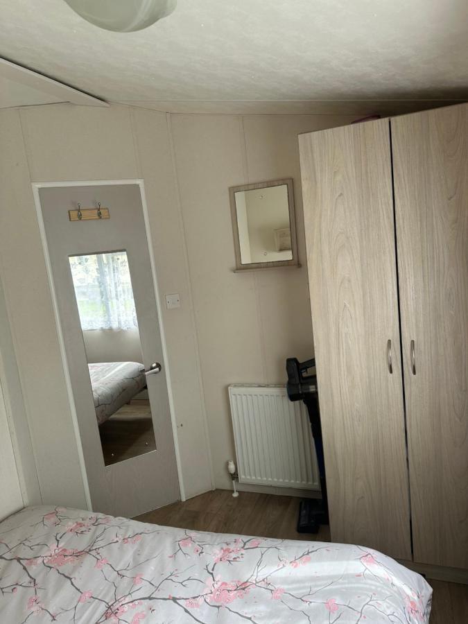 Angie'S Caravan At Seawick Hotel Saint Osyth Exterior photo