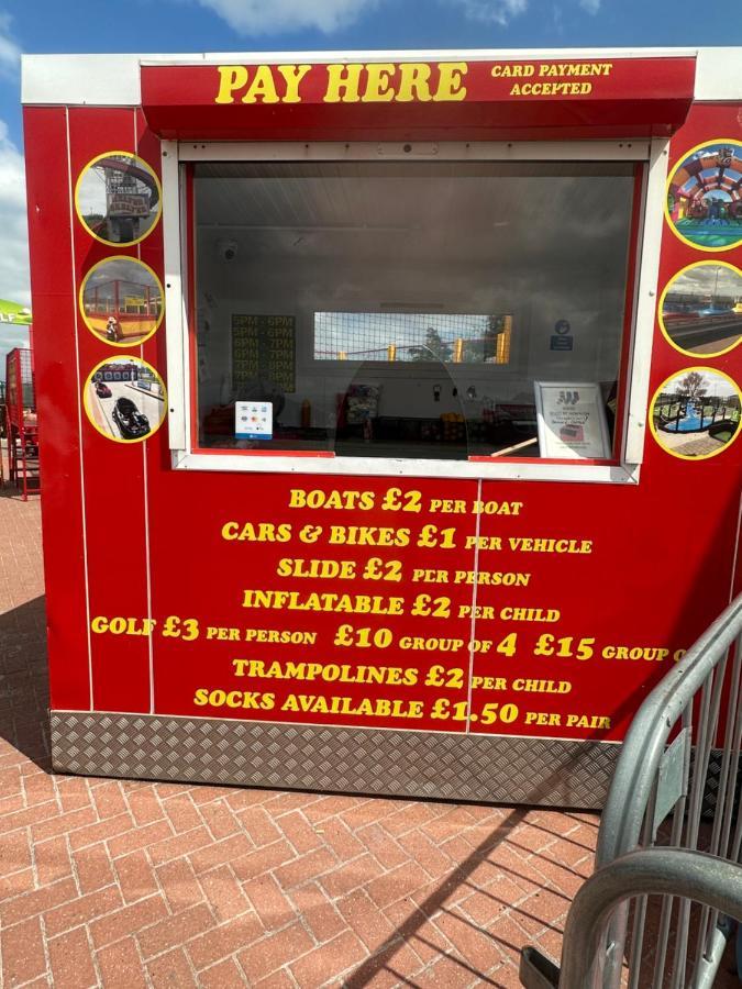 Angie'S Caravan At Seawick Hotel Saint Osyth Exterior photo